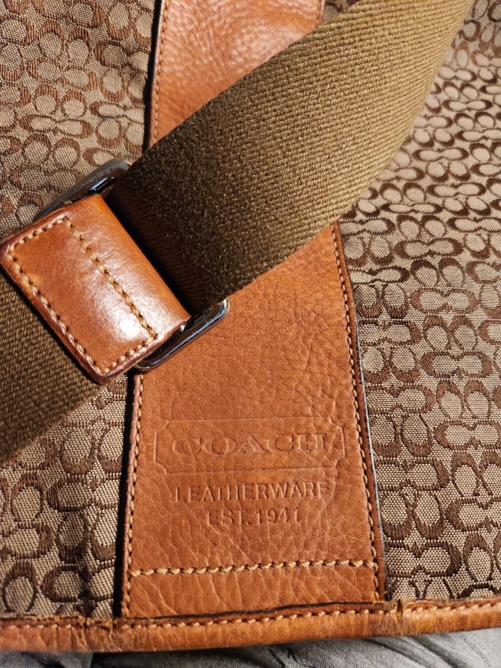 COACH Hudson XL Messenger/computer/travel bag signature C with vachetta leather